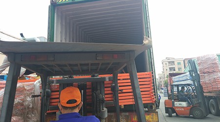 易达出口巴西的重型仓储货架今日装柜