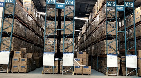 纸箱成品仓库货架质量与价格之间的联系【易达货架】