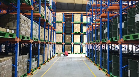 广州市仓库货架生产厂家哪种货架可以放箱装货物？【易达货架】